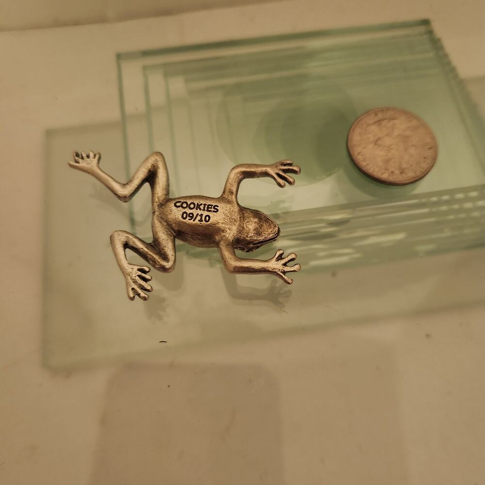 RARE Pewter COOKIES 09/10 Signed METAL FROG FIGURINE Silver Tone Vintage